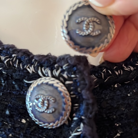 Chanel authentic bnwt runway detail pleats lining jacket & jumbo CC buttons - Picture 3 of 14